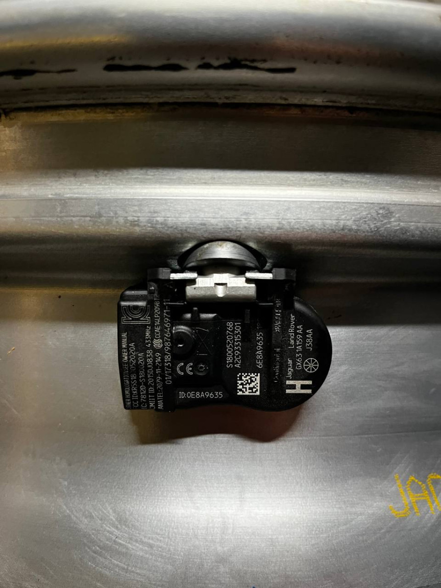 ДИСКИ БУ JAGUAR J9DM-1007-CA R20 8J PCD 5X108 ET52 DIA63.4 MGMF