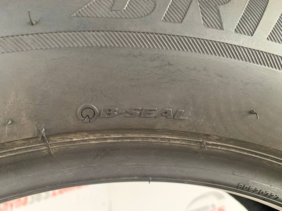 215/65 R17 BRIDGESTONE BLIZZAK LM001 B-SEAL 8mm