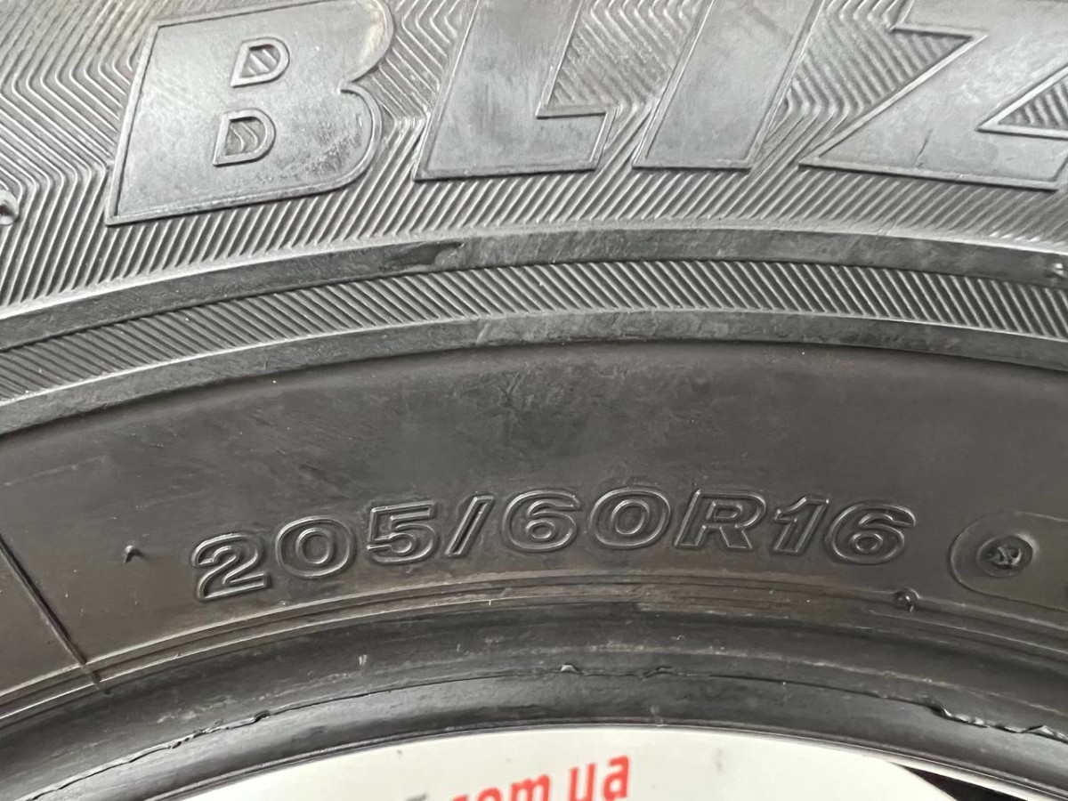 205/60 R16 BRIDGESTONE BLIZZAK REVO GZ 8mm