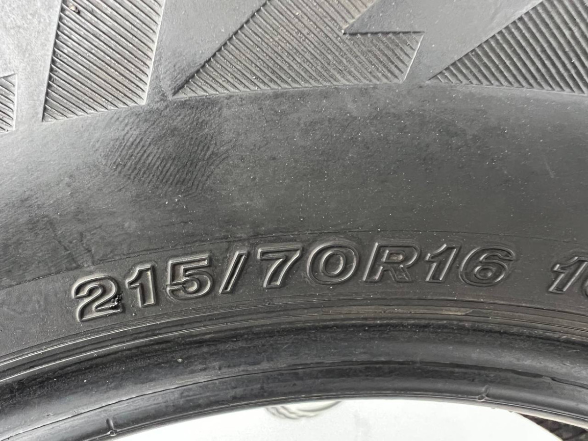 215/70 R16 BRIDGESTONE BLIZZAK DM-V2 8mm