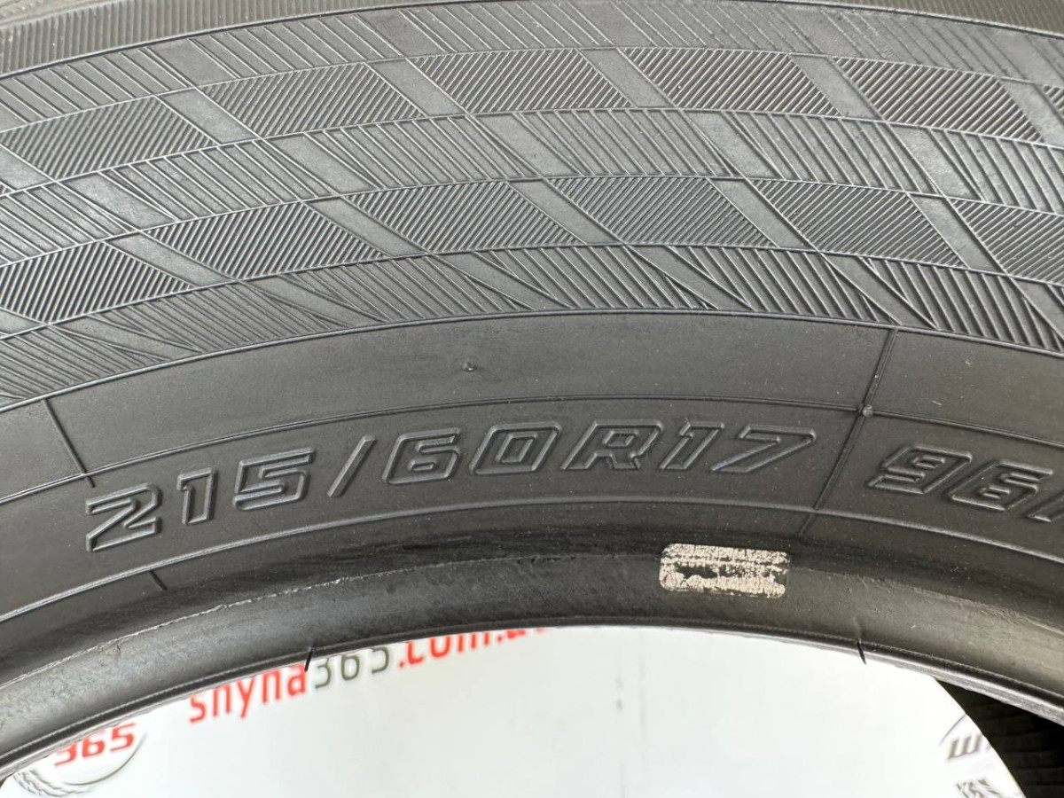 215/60 R17 YOKOHAMA BLUEARTH WINTER V905 7mm