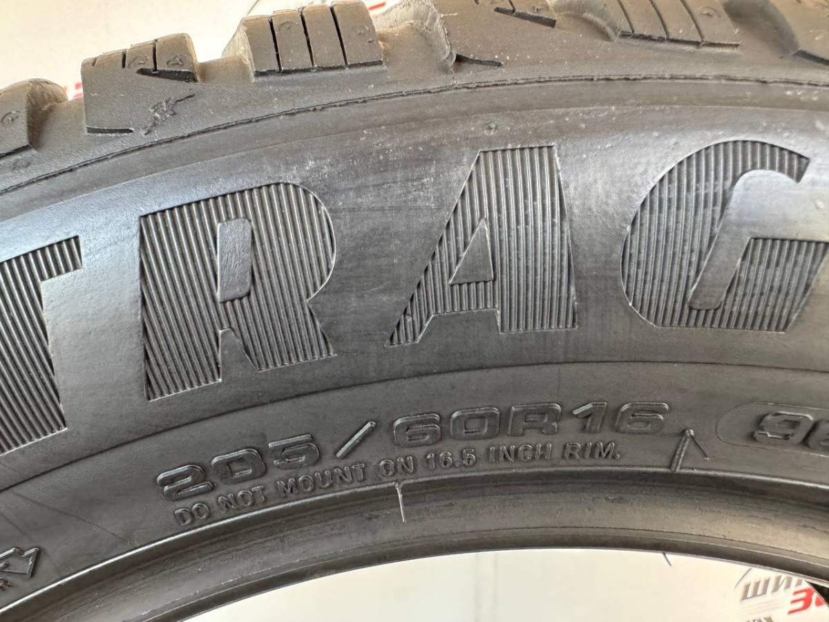 205/60 R16 GOODYEAR ULTRAGRIP 8 6mm