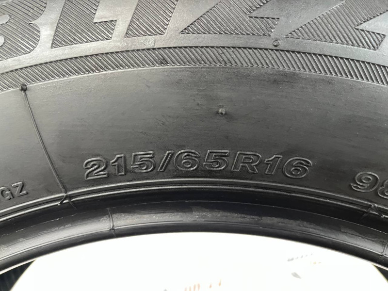 215/65 R16 BRIDGESTONE BLIZZAK LM-80 7mm