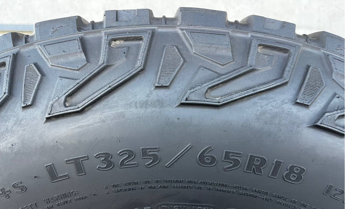325/65 R18 GOODYEAR WRANGLER TERRITORY AT 7mm