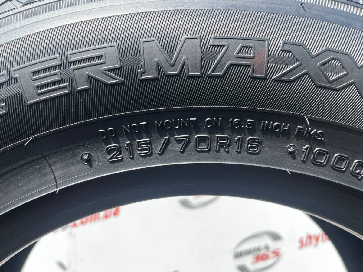 215/70 R16 DUNLOP WINTER MAXX SJ8 8mm