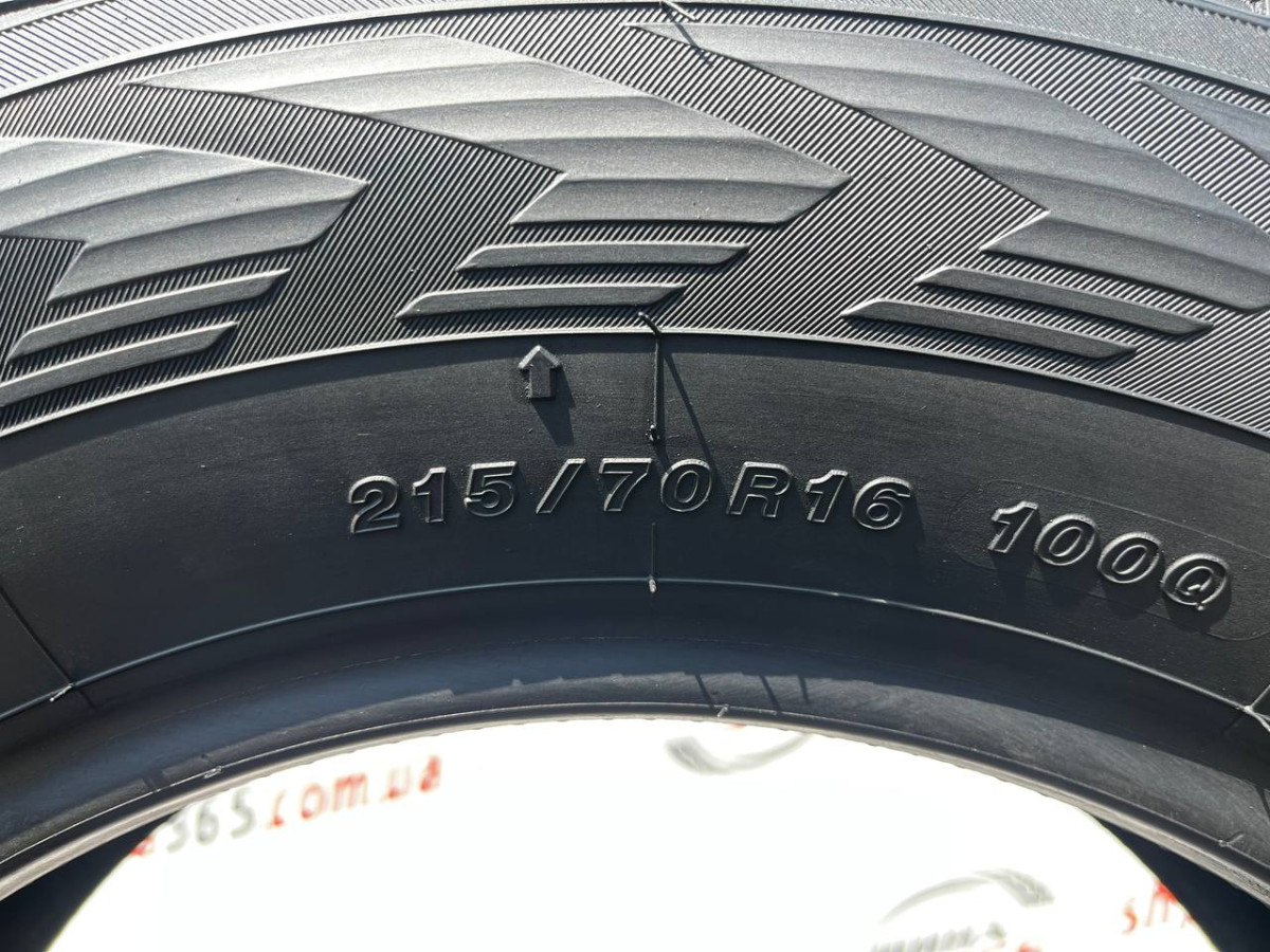 215/70 R16 YOKOHAMA ICE GUARD G075 8mm