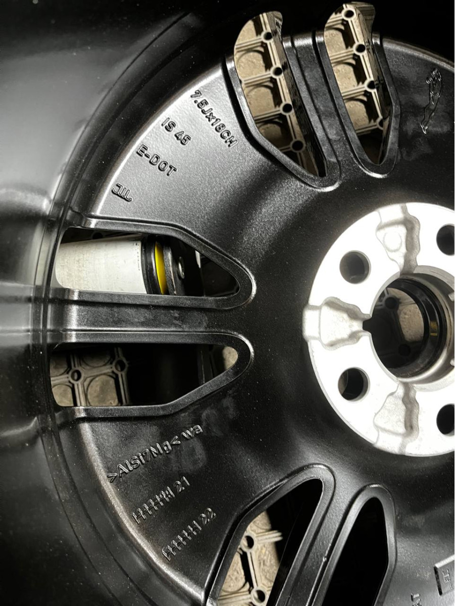 ДИСКИ JAGUAR J9D3-1007-NA R18 7.5J PCD 5X108 ET45 DIA63.4 GMF