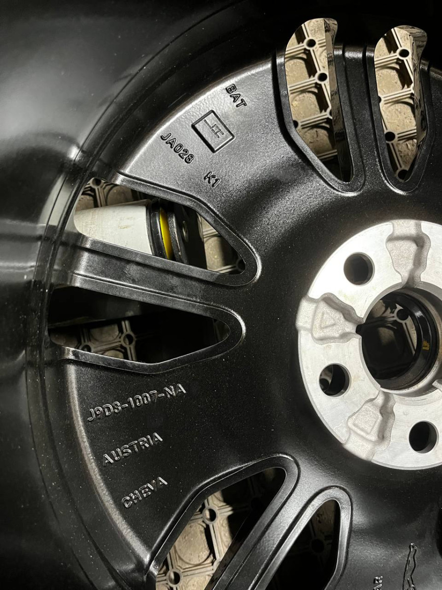 ДИСКИ JAGUAR J9D3-1007-NA R18 7.5J PCD 5X108 ET45 DIA63.4 GMF