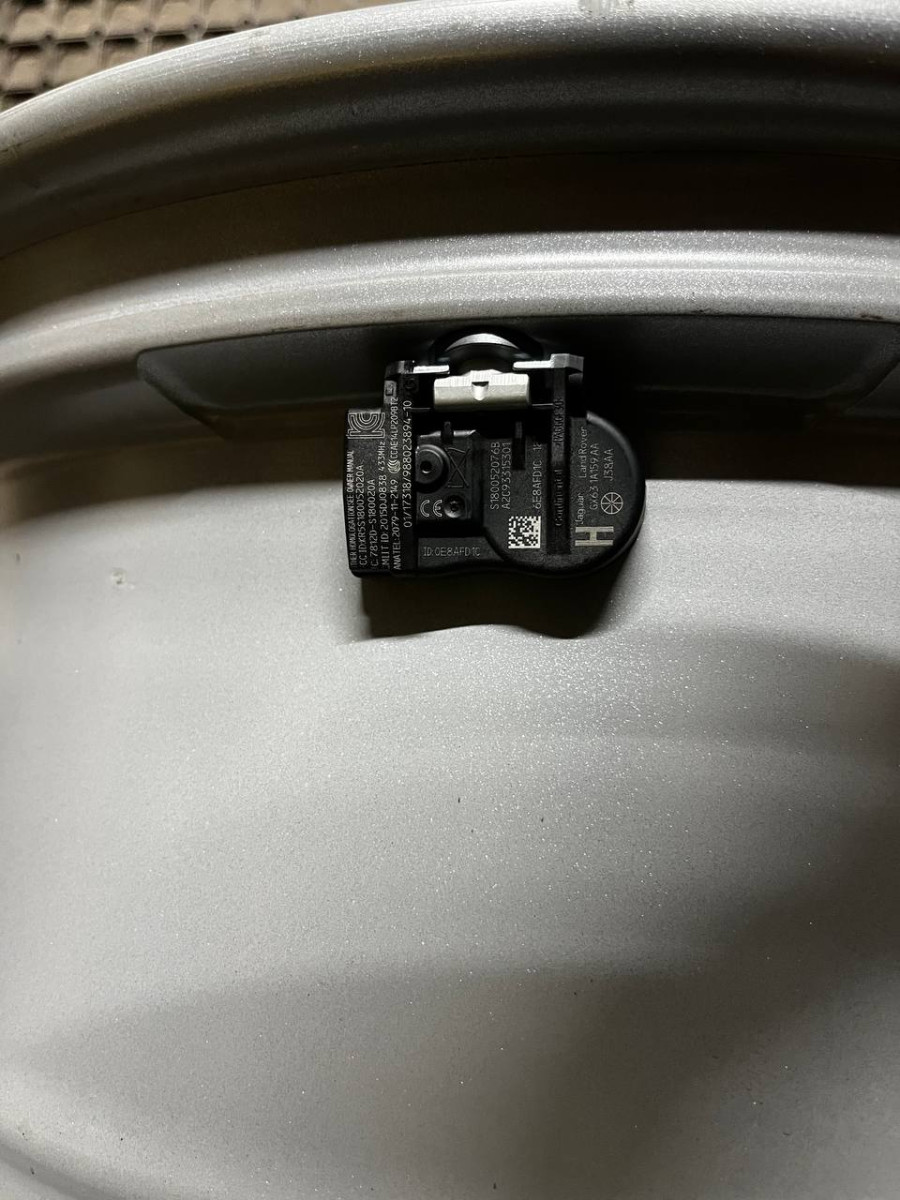 ДИСКИ JAGUAR HK83-1007AA R18 7.5J PCD 5X108 ET45 DIA63.4 S