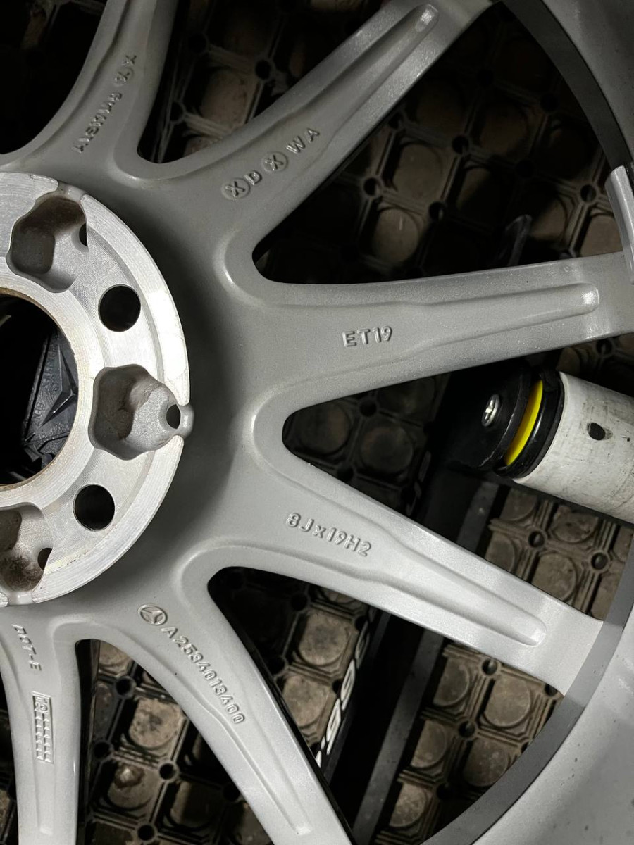 ДИСКИ БУ MERCEDES AMG A2534013400 R19 8J PCD 5X112 ET19 DIA66.6 GMF
