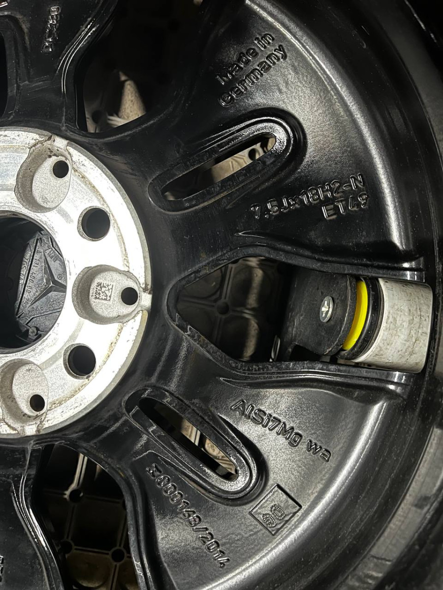 ДИСКИ БУ MERCEDES A1774010500 R18 7.5J PCD 5X112 ET49 DIA66.6 BKF