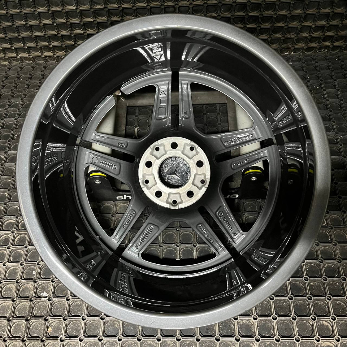 ДИСКИ ДЕМО* MERCEDES AMG A2574011500 R19 8J PCD 5X112 ET33 DIA66.6 GMF