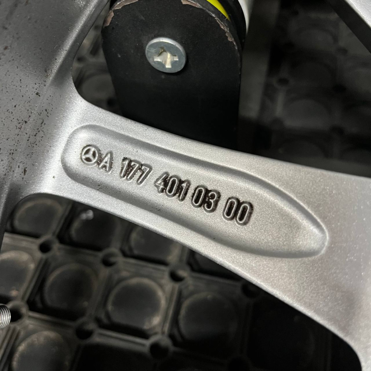 ДИСКИ БУ MERCEDES A1774010300 R17 6.5J PCD 5X112 ET44 DIA66.6 S
