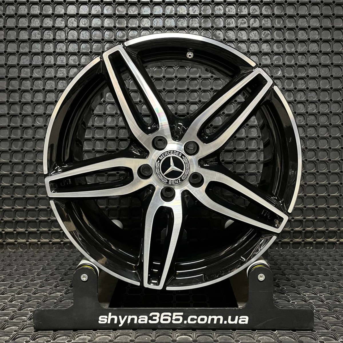 ДИСКИ БУ MERCEDES AMG A2134012000 R19 8J PCD 5X112 ET43 DIA66.6 BKF