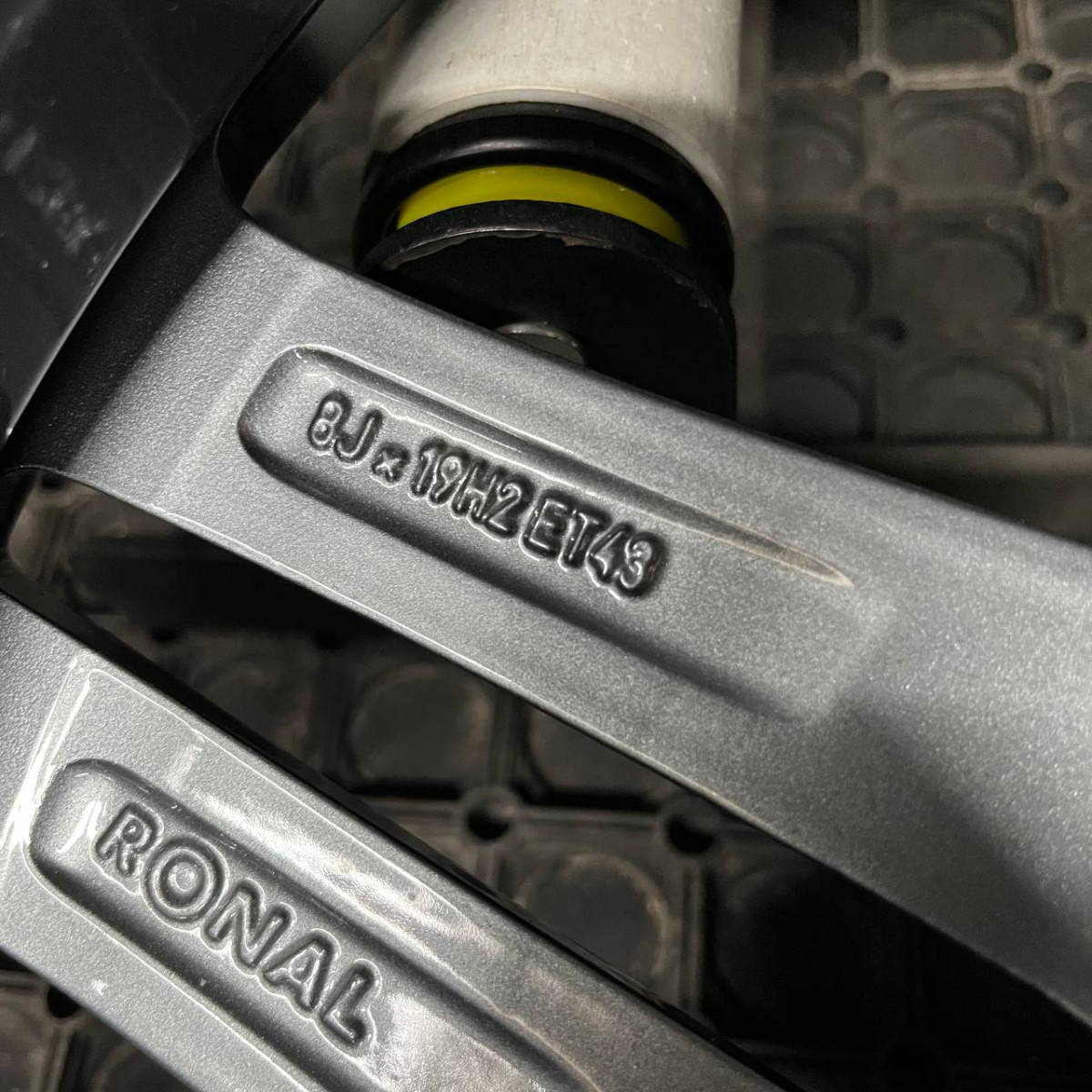 ДИСКИ БУ MERCEDES AMG A2134012000 R19 8J PCD 5X112 ET43 DIA66.6 GMF