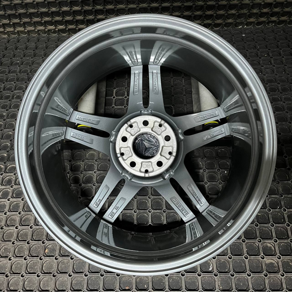 ДИСКИ БУ MERCEDES AMG A2134012000 R19 8J PCD 5X112 ET43 DIA66.6 GMF