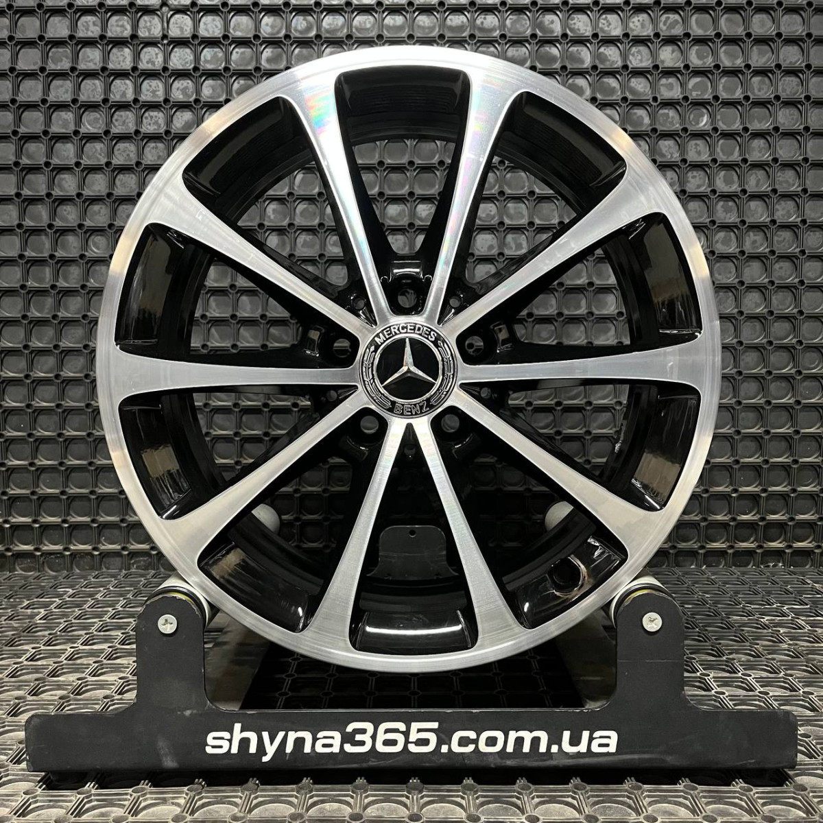ДИСКИ ДЕМО* MERCEDES A1774010300 R17 6.5J PCD 5X112 ET44 DIA66.6 BKF