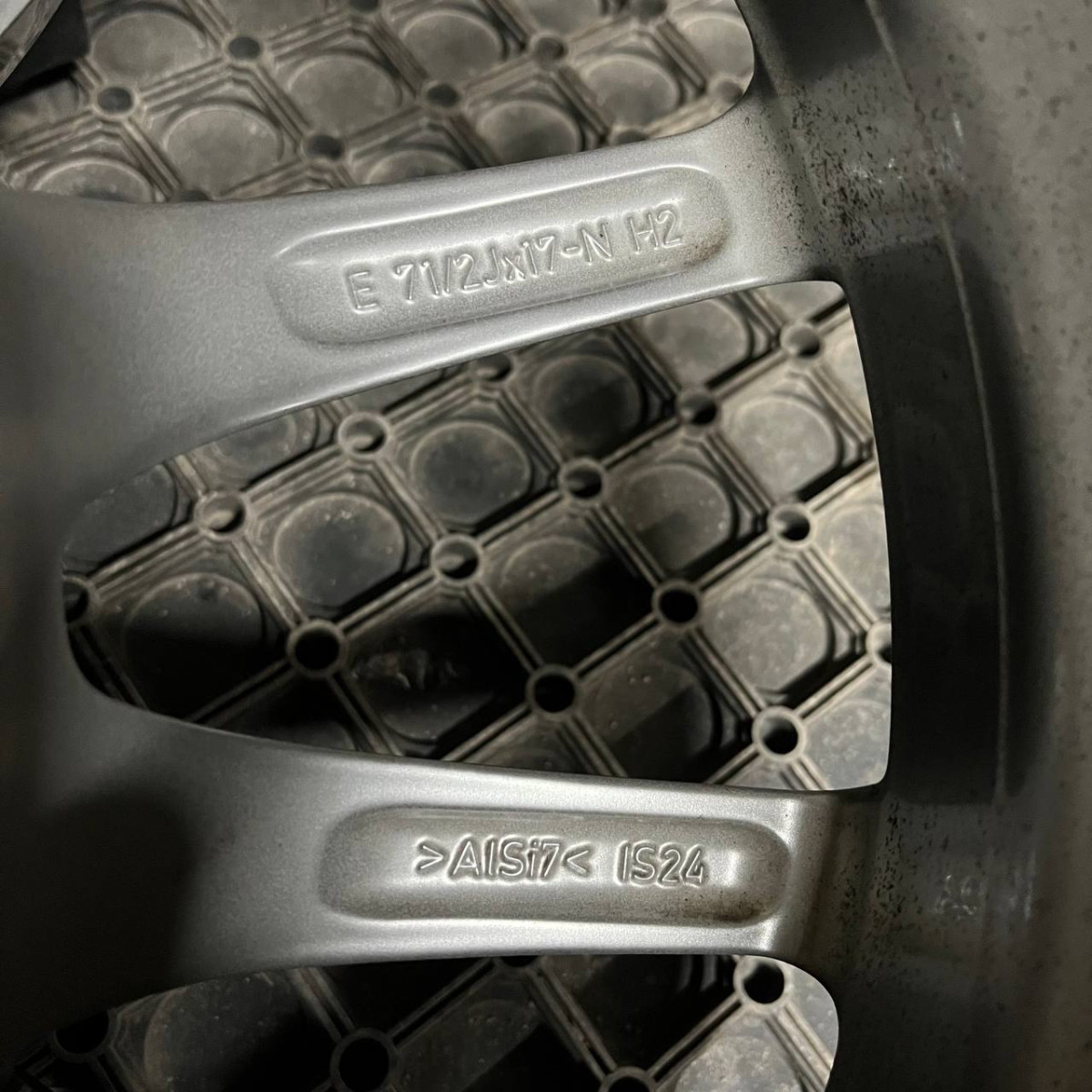 ДИСКИ ДЕМО BMW 6886152 R17 8.5J PCD 5X112 ET24 DIA66.6 GR