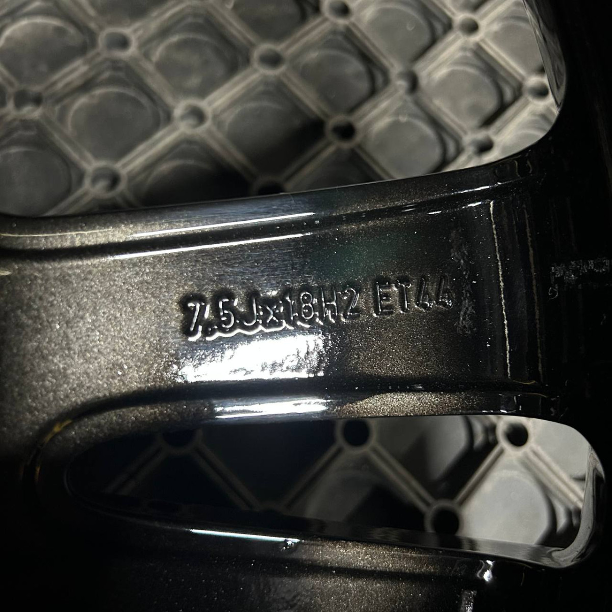 ДИСКИ ДЕМО* MERCEDES A2054012802 R18 7.5J PCD 5X112 ET44 DIA66.6 BKF