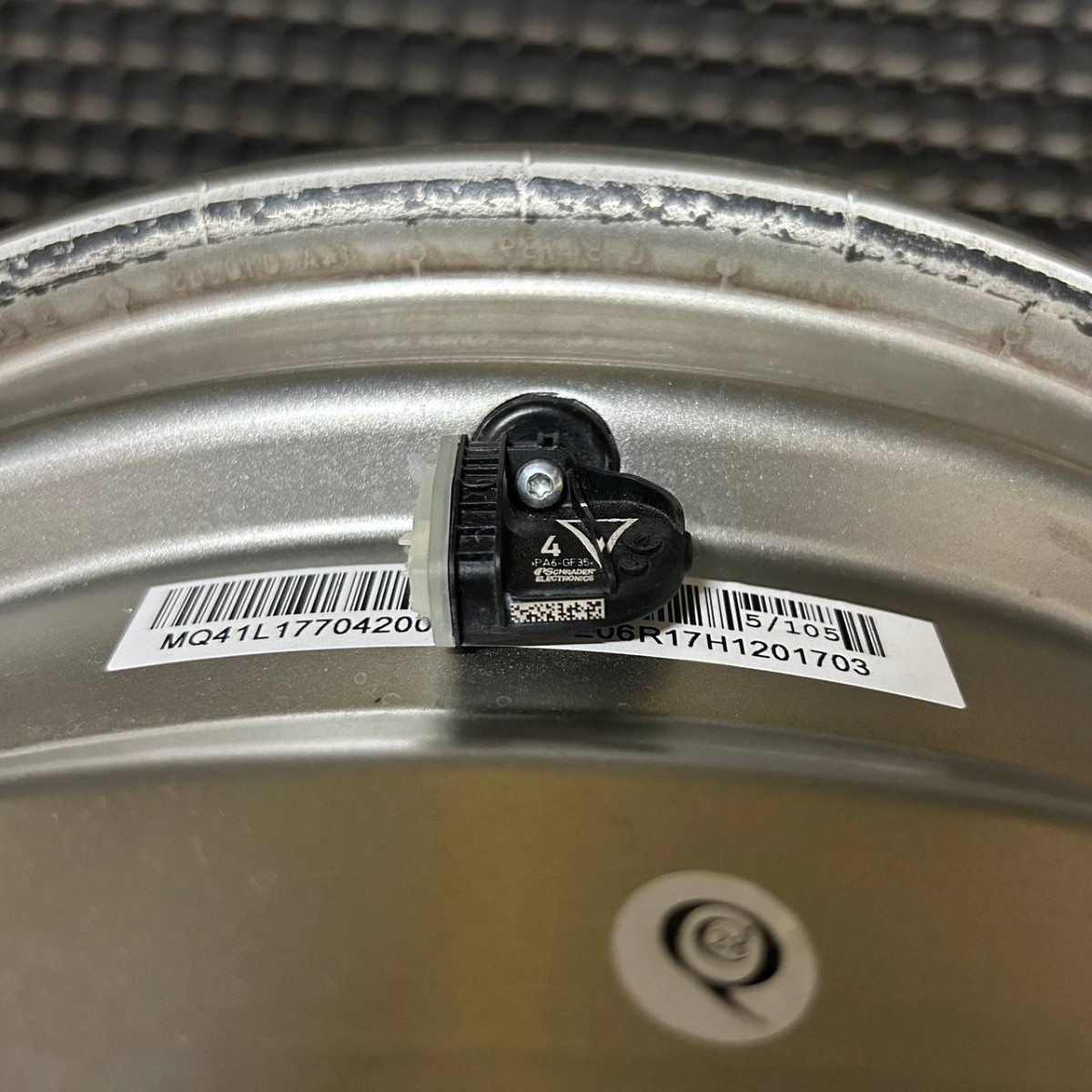 ДИСКИ БУ KBA 51470 R17 7J PCD 5X105 ET42 DIA56,6 GR