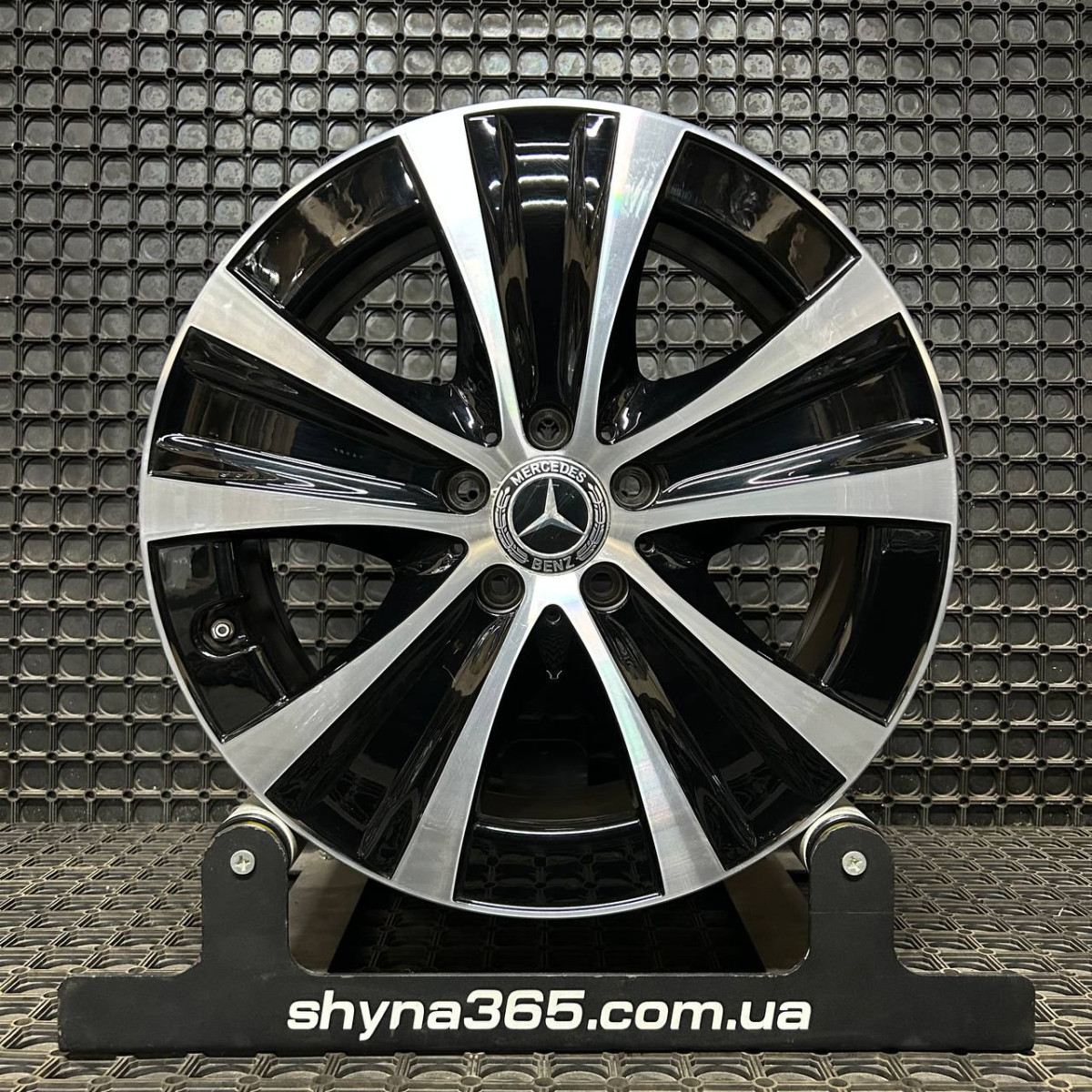 ДИСКИ ДЕМО* MERCEDES A2134013700 R18 8J PCD 5X112 ET43 DIA66.6 BKF