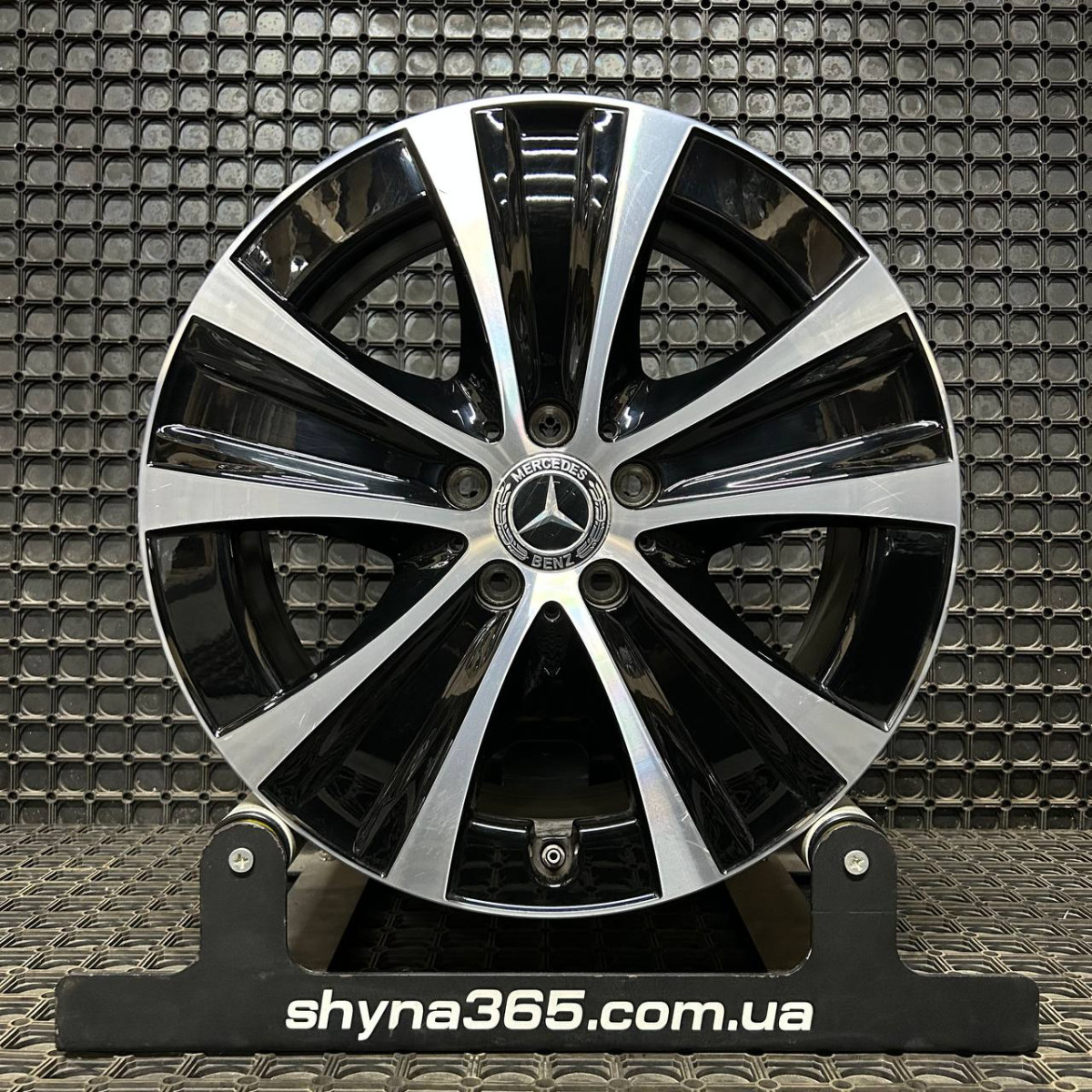 ДИСКИ ДЕМО* MERCEDES A2134013700 R18 8J PCD 5X112 ET43 DIA66.6 BKF