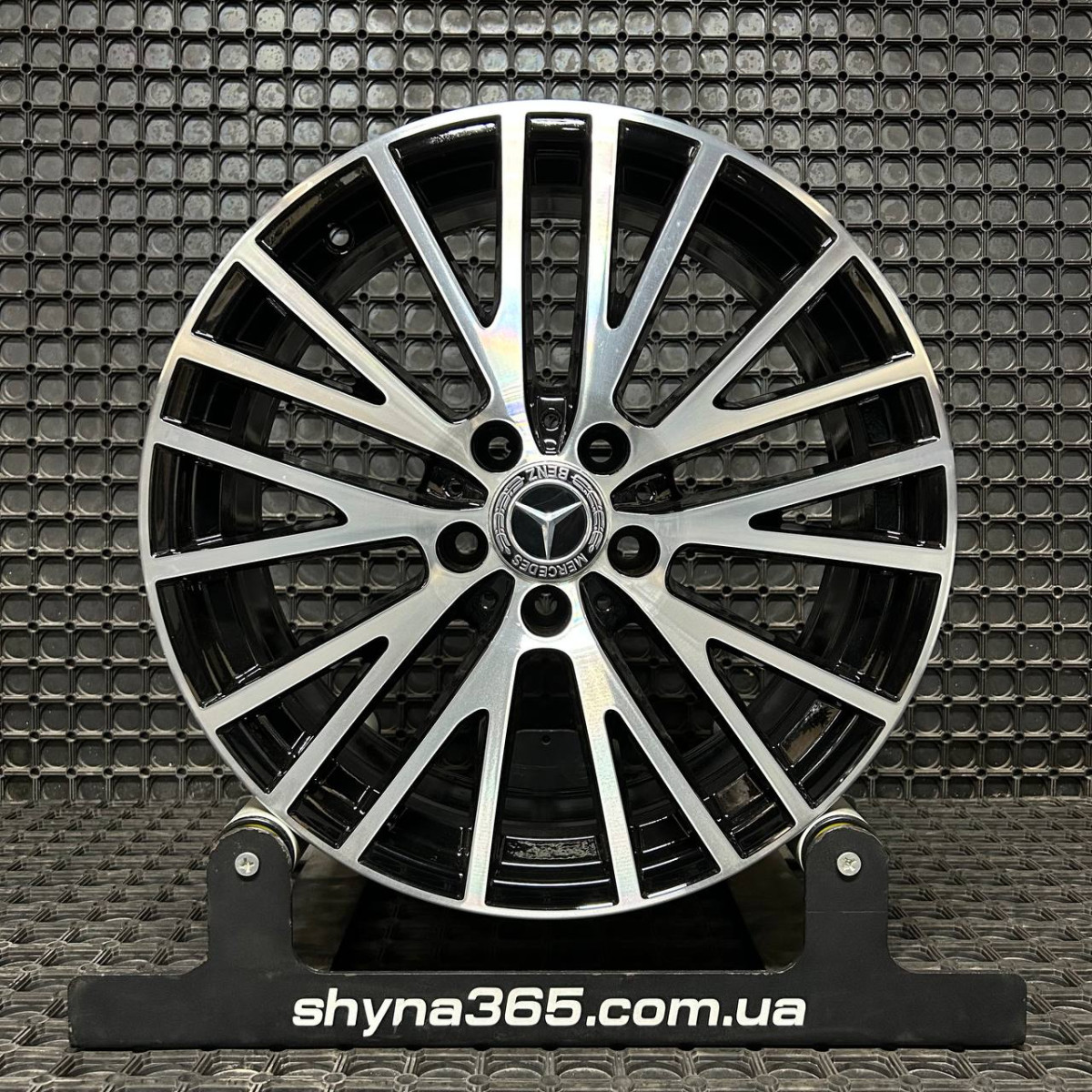 ДИСКИ ДЕМО* MERCEDES A1774010600 R18 7.5J PCD 5X112 ET49 DIA66.6 BKF